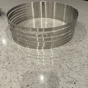 Cake layer slicer.

New
